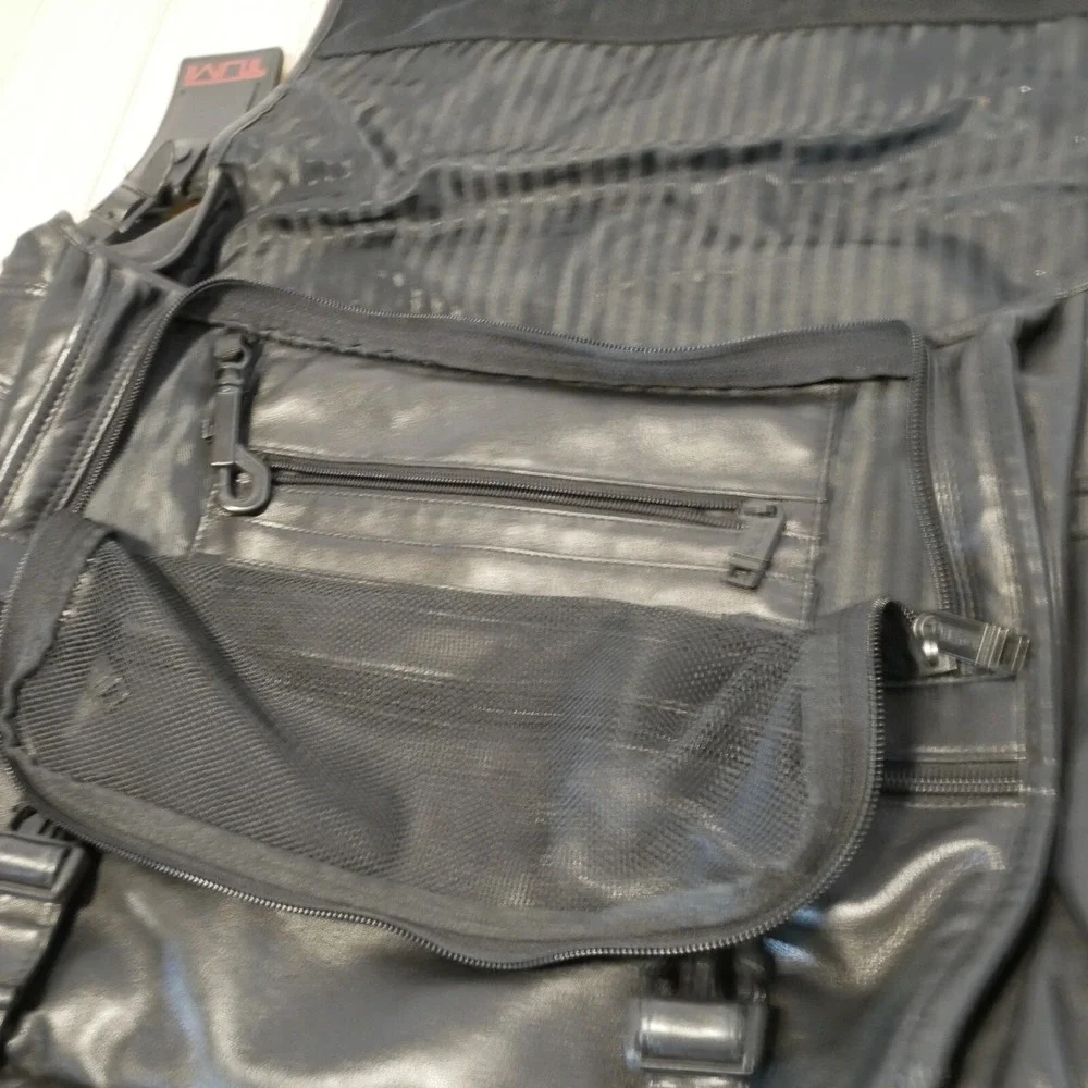 Tumi‎ Deluxe Expandable Messenger Bag Nappa Leather